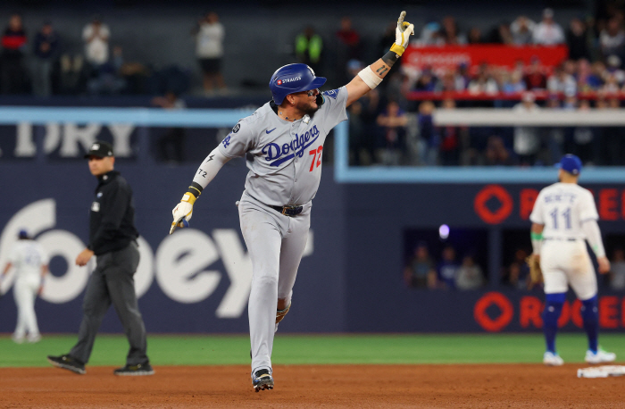 Rojas Thanks For His Mentality, Colleague Who Made 536.8 Billion Big Bang Shortstop, Retires After Another Year in LAD