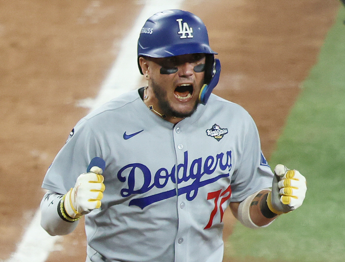 Rojas Thanks For His Mentality, Colleague Who Made 536.8 Billion Big Bang Shortstop, Retires After Another Year in LAD