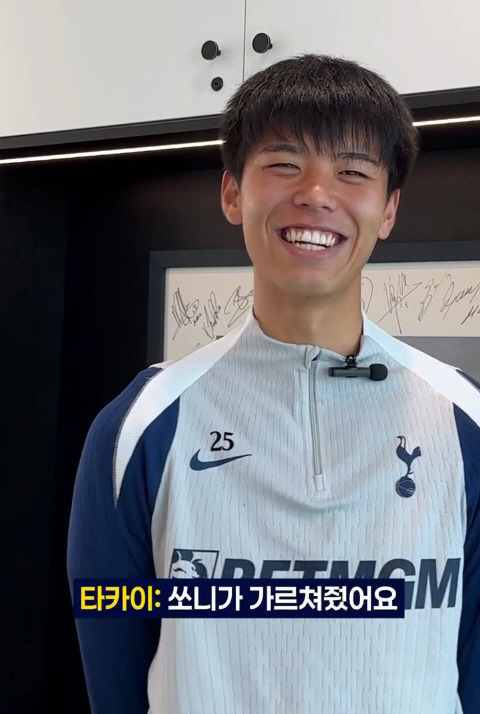 Son Heung-min taught me that you are a fool. The return of the king of Tottenham, along with the new center back who gave him a big smile...See you soon. Official video will be released