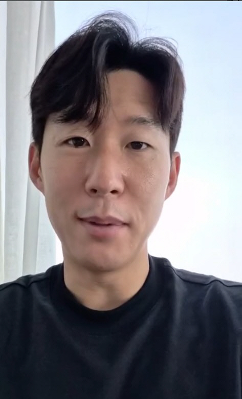 Son Heung-min taught me that you are a fool. The return of the king of Tottenham, along with the new center back who gave him a big smile...See you soon. Official video will be released