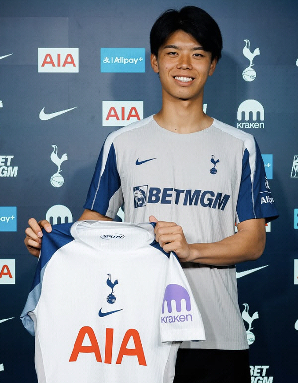 Son Heung-min taught me that you are a fool. The return of the king of Tottenham, along with the new center back who gave him a big smile...See you soon. Official video will be released