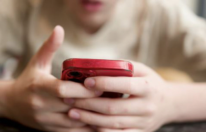 15 year old boy less than 140cm tall...Causes game addiction for 3 years?