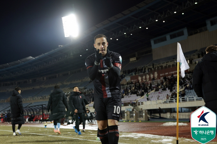 Captain Vasani's winning goal Bucheon FC's new history, goal post OUT 2 times Suwon FC 10 and winning its first promotion PO
