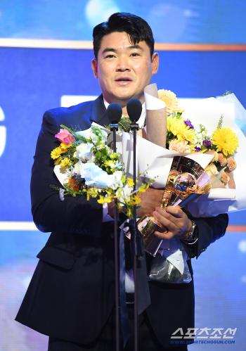 Hold King Noh Kyung-eun, the first in the club! Double Slope to KBO Official Fair Play Award