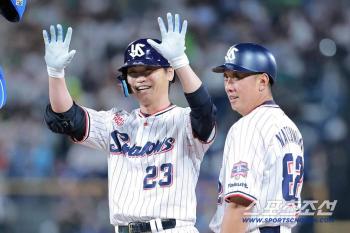 It's only been a year since I retired...With two 200-hit legends, Aoki and Yakult, the last-place team reconstruction special name 
