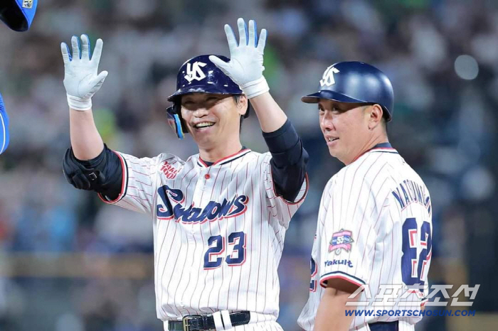 It's only been a year since I retired...With two 200-hit legends, Aoki and Yakult, the last-place team reconstruction special name 