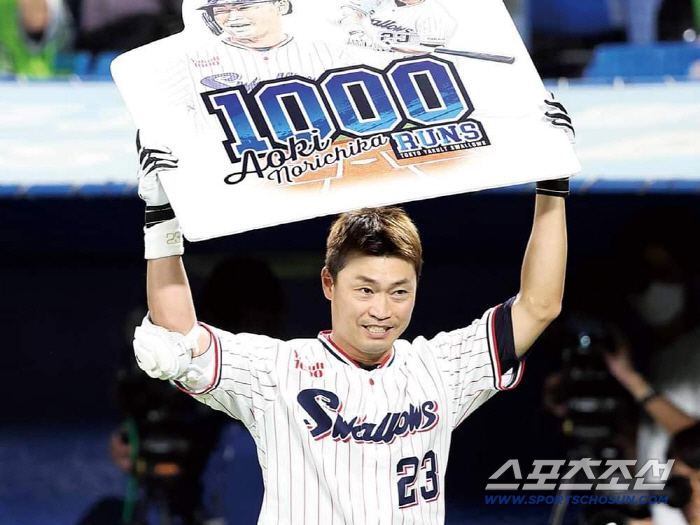 It's only been a year since I retired...With two 200-hit legends, Aoki and Yakult, the last-place team reconstruction special name 