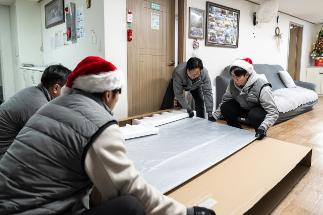 LG Twins Promise to Win Integration Fan Visit to Implement LG Electronics' Home Appliance Installation