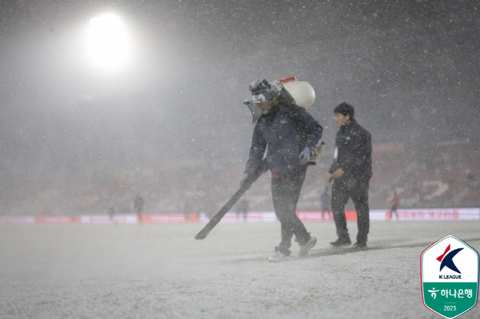The second round of Bucheon FC Suwon FC PO canceled the snowfall game, and the 7th → 8th at 7 p.m. Suwon Stadium was postponed for a day