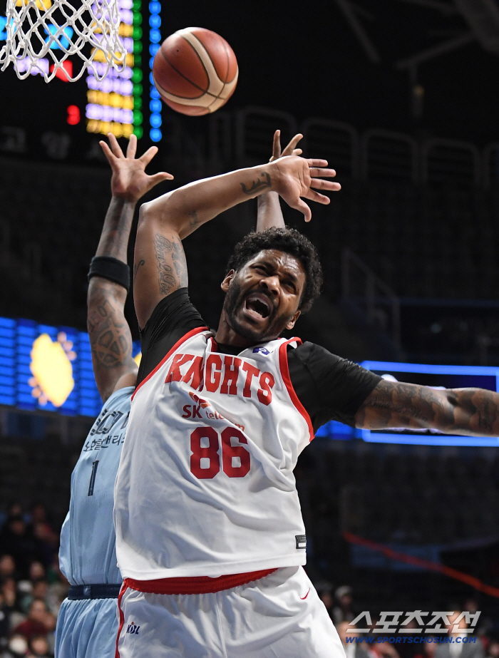  Monroe is losing the rebound fight