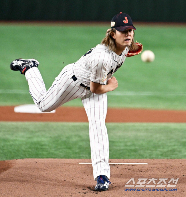 There are no SF non-trade players. Bomb declaration, 10 outfielders only, is Lee Jung-hoo included?