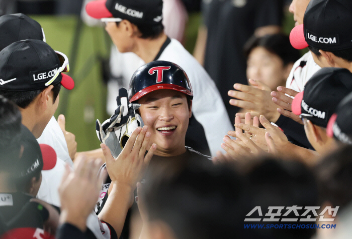Why is the future main outfielder LG, taken by manager Yeom Kyung-yeop, already sent to the military as a special rookie