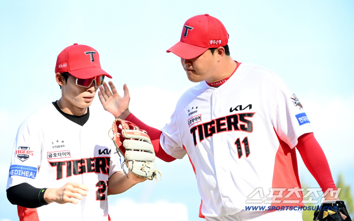 Is it the top priority in negotiations with Kia, the number one pitcher who is unlucky, to take compensation other than 20 players