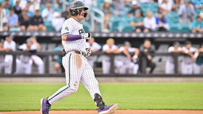 It's not a match fixing, but...Catcher who leaked team secrets, can he be re-employed? I love baseball.