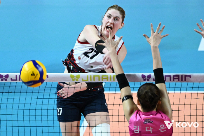 Kim Heejin's resurrection? 12 points, 4 blocks  63.6% success rate → Hyundai Engineering & Construction is in second place...Shutdown Heungkuk Life Insurance Co., Ltd. Blocks 3 consecutive wins