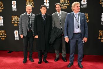 Legend is legendary. Clinsman, who was kicked out of Korea, captured one shot at the draw ceremony 