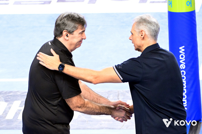 Leo Heosubong Shin Ho-jin recaptured the second place in Hyundai Capital, and completely destroyed KB Insurance's shutdown