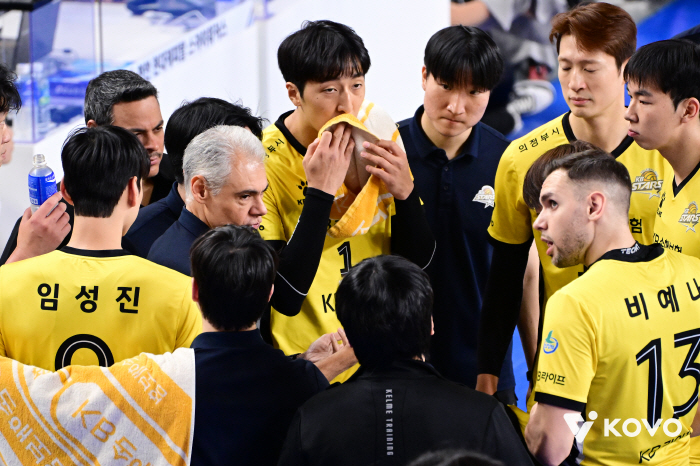 Leo Heosubong Shin Ho-jin recaptured the second place in Hyundai Capital, and completely destroyed KB Insurance's shutdown