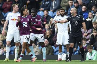  Shock trip from Manchester United...Admitted charges for spitting on opposing team fans → suspension of 4 games  withdrawal of 30 million won