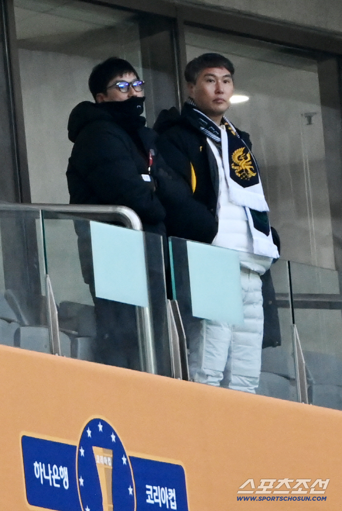  Unfortunately, runner-up Ma Chul-joon, Gwangju coach Lee Jung-hyo left the scene at the discretion of the referee, there is nothing I can say