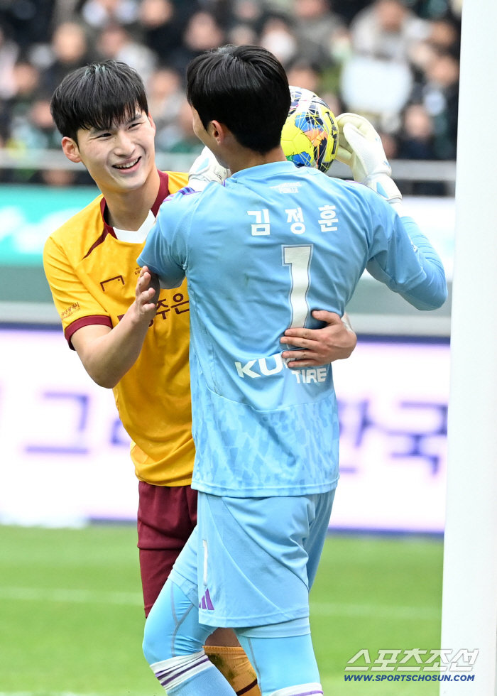  Byeon Junsu Kim Jung Hoon, I can't stop laughing