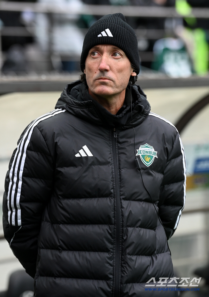  Coach Thanos in the Korea Cup Final