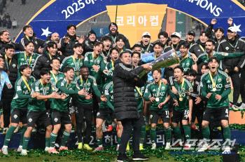  Director Gus Foyet, Jeonbuk is the champion!