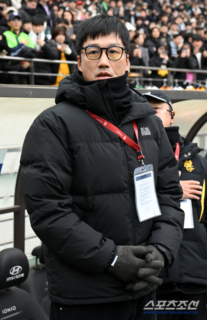 Director Lee Jung-hyo, the Korea Cup trophy is ours!
