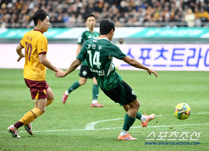  Jun Jin-woo, left foot shooting of his mind