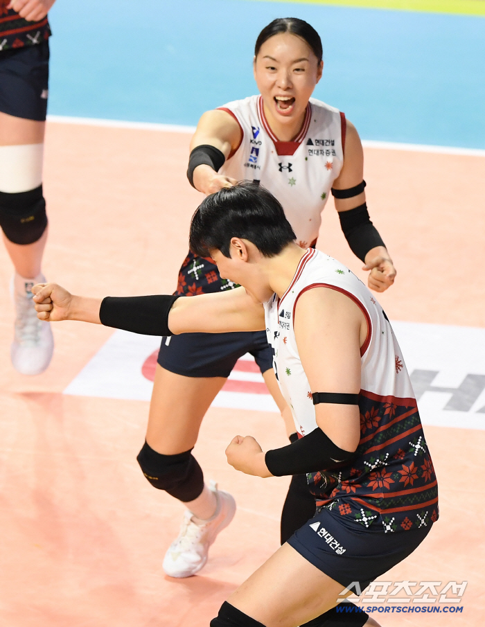  Kim Heejin, cheer for the serve ace