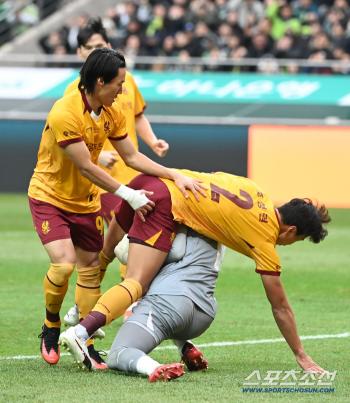  Kim Kyung-min Hits Cho Sung-kwon, Unfortunately Injured