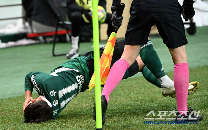  Lee Seung-woo falls behind Cho Sung-kwon