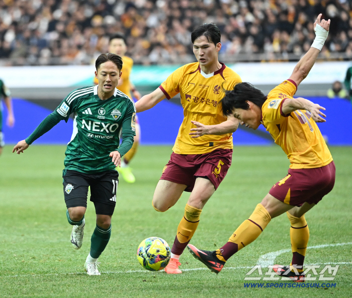  Lee Seung-woo penetrates the gate of Gwangju