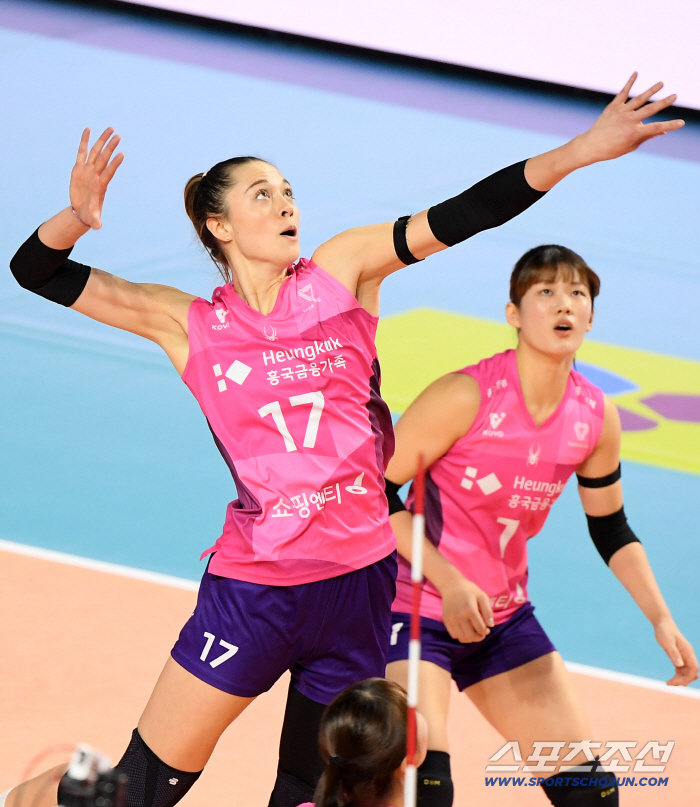  Rebecca attacking the spike