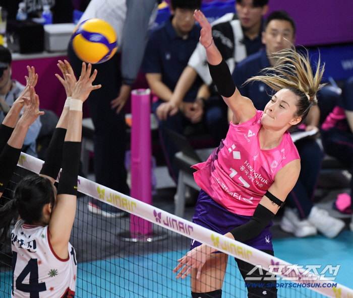  Rebecca's Powerful Spike