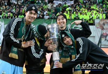  Song Bum-keun, Lee Seung-woo, Song Min-gyu, and Jun Jin-woo