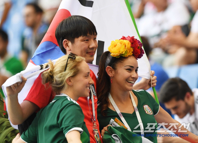 Son Heung-min was grateful for Mexico's hero. Kazan's miracle was recalled after the draw for the Korea World Cup…The match against Mexico is a match of friendship and a revenge match (media)