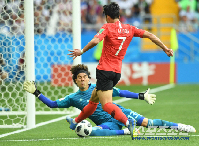 Son Heung-min was grateful for Mexico's hero. Kazan's miracle was recalled after the draw for the Korea World Cup…The match against Mexico is a match of friendship and a revenge match (media)