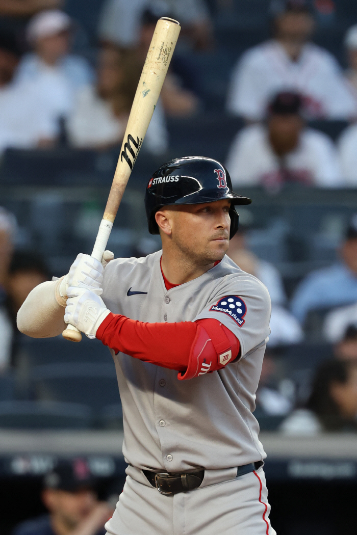 Will a new forced forward defense be established for the lowest outfield in 30 years?Chief Epstein's every move is boring these days The reason is...