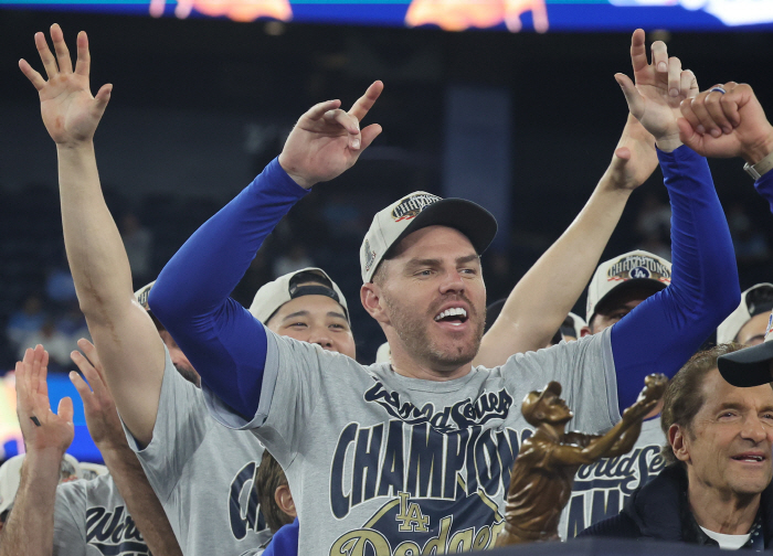 Will a new forced forward defense be established for the lowest outfield in 30 years?Chief Epstein's every move is boring these days The reason is...