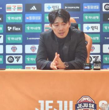  I'll take care of the director Coach Byun Sung-hwan, who failed to be promoted for the second consecutive year, tearfully expressed his intention to resign