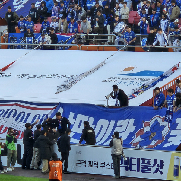  I'll take care of the director Coach Byun Sung-hwan, who failed to be promoted for the second consecutive year, tearfully expressed his intention to resign