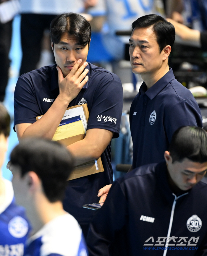 I can't get over the hump. Dark age for 8 years, I can't see an exit...The sigh of the head coach for seven consecutive losses after deuce's bloody battle