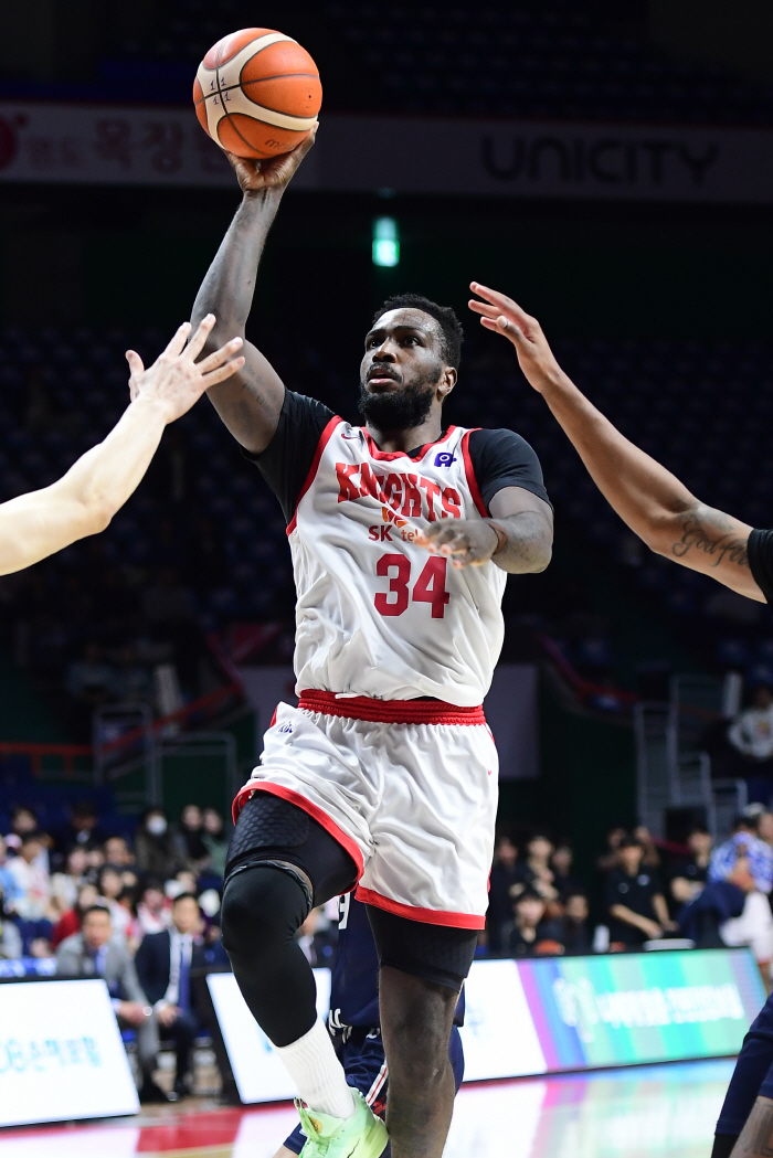 KCC, flipping master, allowed flipping was not acceptable...8380 Sweat wins, stops SK from winning 4 consecutive games and runs consecutively