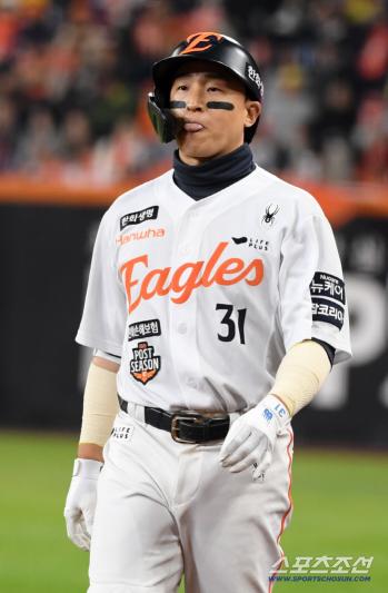 The only legend whose dream 3000 hit challenge seemed possible, his future is unusual. Is it the FA Mia crisis