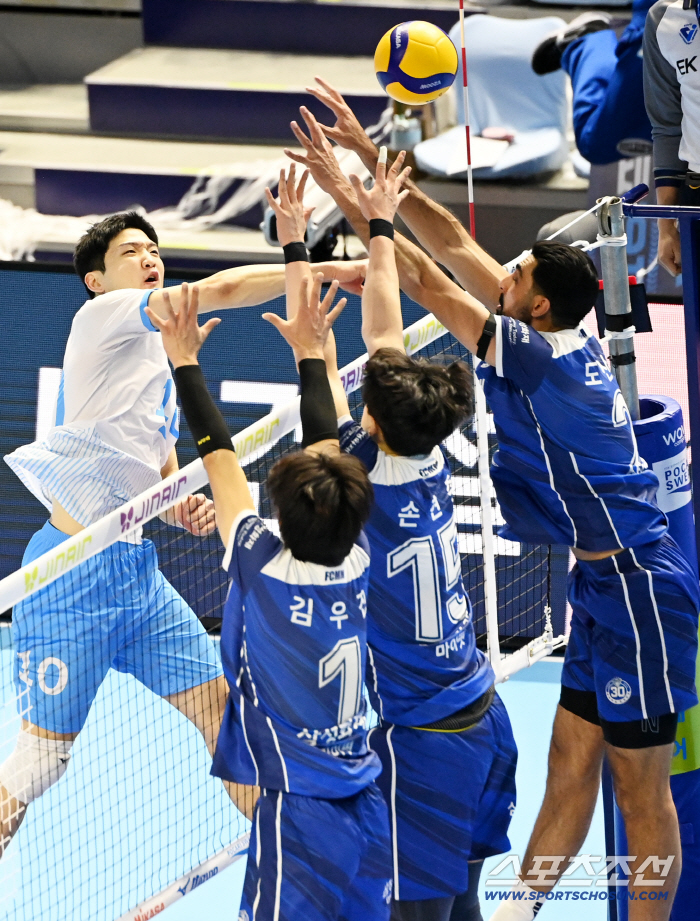  Jung Ji Seok, no matter how much you block him!