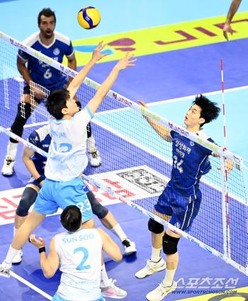  Lee Woojin avoids blocking