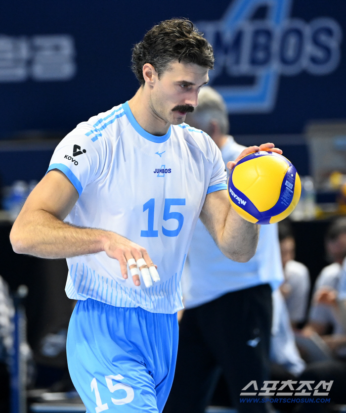  Russell getting ready to serve