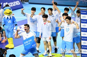  Triple Crown Russell Poses Amid Colleagues' Celebration