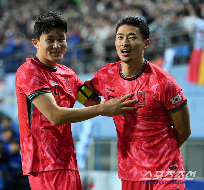 Taeguk Warriors are always over the limit Chairman Chung Mong-gyu's miraculous message of support for the North Korea-China U.S. World Cup...Director Hong Myung-bo is the best. There's no easy opponent